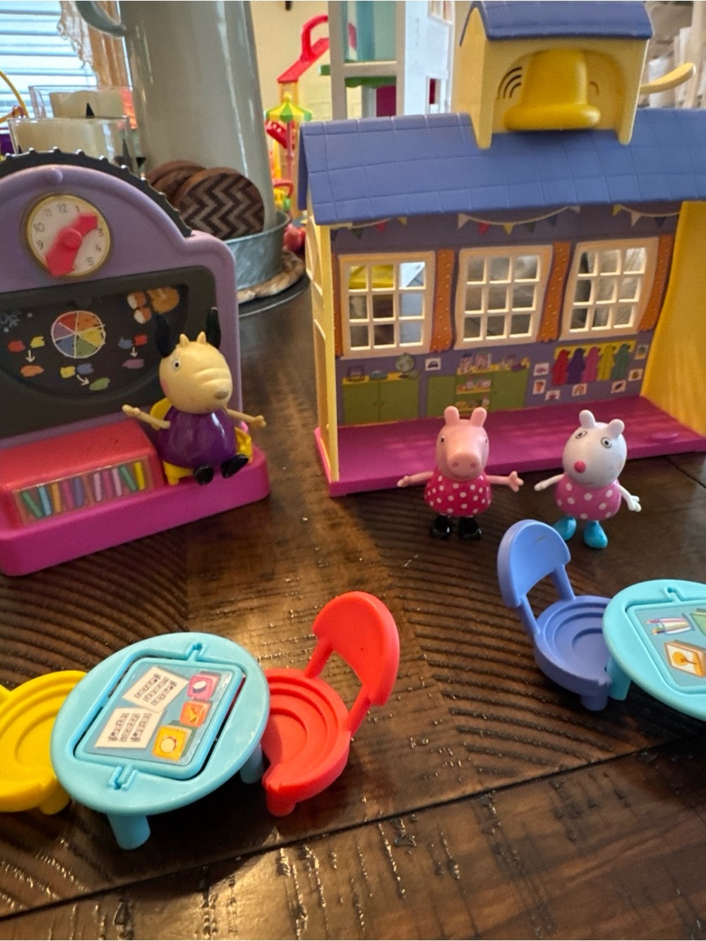 Peppa Pig Toy School Playset with Figures and Accessories 11 Pieces for Ages 3-4